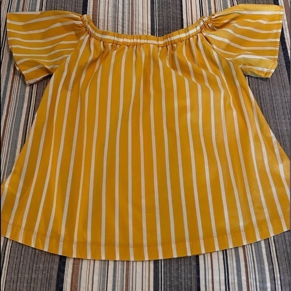 84. ABOUND OFF SHOULDER TOP - Picture 2 of 6